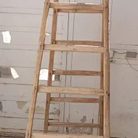 نردبان چوبی