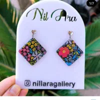 گوشواره طرح گل رزینی