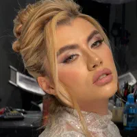 میکاپ و شنیون حرفه‌ای