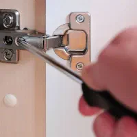 تعمیر کابینت و مصنوعات چوبی در منزل فوری|خدمات پیشه و مهارت|مشهد, نوید|دیوار