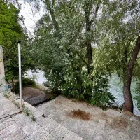 اجاره ویلا لب رودخانه باغبادران باغبهادران