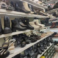 همکار فروشنده کفش