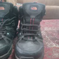 پوتین کوهنوردی  سالم و تمیز