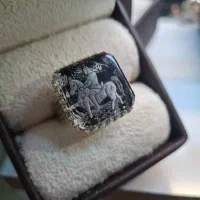 در نجف پاک|جواهرات|ری, سرتخت|دیوار