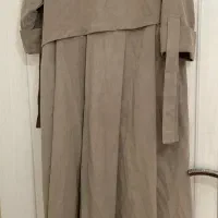 بارونی بلند|لباس|صومعه‌سرا, |دیوار