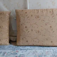 پشتی فرش قرمز روکش پارچه مبلی کرم رنگ|پشتی|کرمانشاه, |دیوار