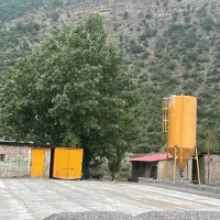 فروش فوری کارگاه بلوک‌زنی فعال ۵۰۰متر زمین تجاری