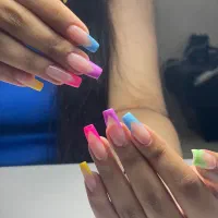 کاشت و ترمیم ناخن|خدمات آرایشگری و زیبایی|رشت, نامجو|دیوار