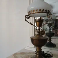 یک جفت آباژور و چراغ برنزی و ساعت بسیار تمیز و نو