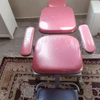 صندلی۴چرخ آرایشگاه قابل تنظیم‌‌تکیه‌گاه‌ و دسته‌ها