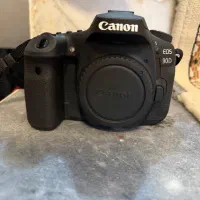 دوربین عکاسی به همراه تجهیزات