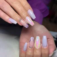 خدمات کاشت ناخن و آموزش کاشت ناخن