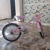 دوچرخه‌سواری دخترانه