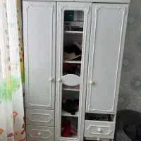 دو عدد تخت و کمد