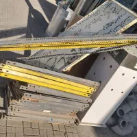 قفسه‌ آهنی