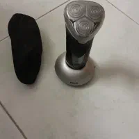 دوعدد ریش تراش سه تیغه یکی فیلیپس با خط زن|آرایشی، بهداشتی، درمانی|سمنان, |دیوار