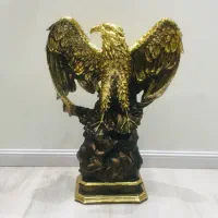 مجسمه عقاب طلایی