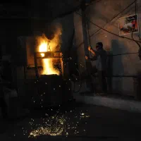 کمک اپراتور ریخته گری