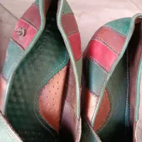 کفش چرم طبیعی به سایز ۳۷یا ۳۸کوچک میخوره