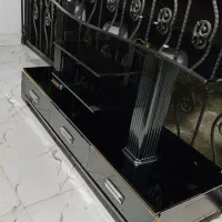 میز تلویزیون کاملا سالم و تمیز