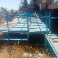 میز فلزی محکم و رنگ شده