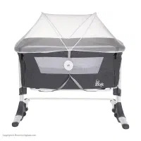 تخت کنار مادر