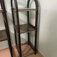 یک تخت آرایشگاهی و یک ویترین سالم درحد نو|آرایشگاه و سالن‌های زیبایی|هشتگرد, هشتگرد قدیم|دیوار