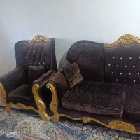 مبل هفت نفره ب همراه سه تا میز عسلی ست خودش