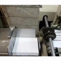 یک دستگاه پانچ اتومات