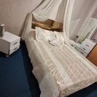 تخت و میز ارایش و پاتختی