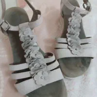 کفش  زنانه سایز  و ۴۰ و ۴۲ وکیف زرشکی خارجی بزرگ