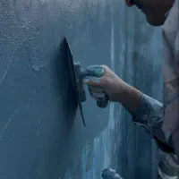 همزمان نرمه کشی و عایق و رنگ استخر با7سال گارانتی