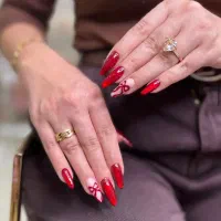 کاشت ناخن با بهترین ق.یمت و برند و سابقه بالا