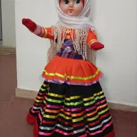عروسک با لباس محلی