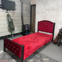 تخت و میز تحریر