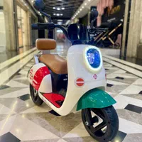 موتور شارژی وسپا پاکشتی سه رنگ|اسباب‌بازی بچه|تهران, کوهک|دیوار