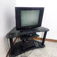 تلویزیون و میز تلویزیون با هم