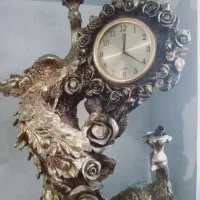 ساعت ایستاده، مجسمه طاووس