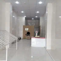 مغازه بزرگ برخیابان