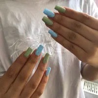 نیازمند مدل برای کاشت و ترمیم ناخن