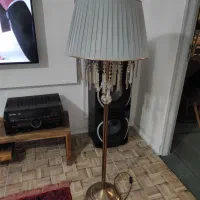 آباژور ایستاده