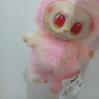 یک عدد عروسک لبوبو