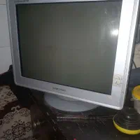 یک عدد مانیتور