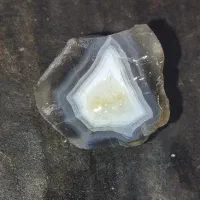 چند تکه عقیق عسلی، سلیمانی ،سیاه،ابی|کلکسیون اشیاء عتیقه|چالدران, |دیوار