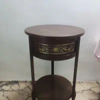 میز تلفن یا دکوری در حد نو دو طبقه