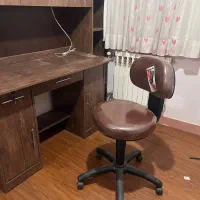 کتابخانه، میز تحریر،  دو قفسه ایستاده،صندلی گردان|کتابخانه، شلف، قفسه‌های دیواری|تهران, زرگنده|دیوار