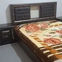 تخت و دو عدد پاتختی