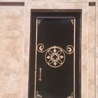 رنگ کاری ورنگ آمیزی درب حیاط و پنجره وساختمان