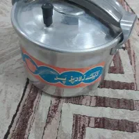 دیگ زودپز پر