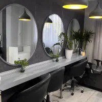 اجاره لاین در سالن پر مشتری تتودائم پدیکور اکستنشن